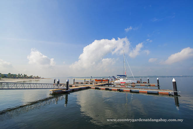 Luxury Services Apartment for Sale, Country Garden at Danga Bay. For full details, please visit us at www.ForestCity.com.sg